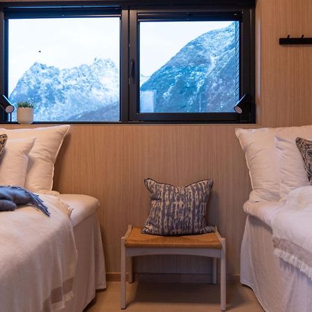 Luksushytte Med Jacuzzi, Summer&Winter Retreat Lyngværet Dış mekan fotoğraf